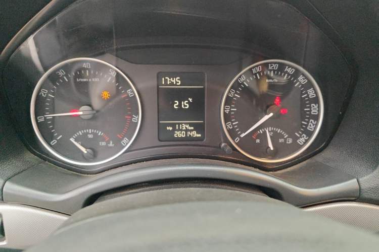 Used Skoda Octavia 2013 1.6L Manual Yijun Edition Odometer Close Up