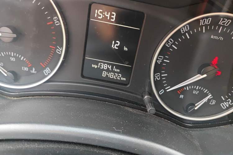 Used Skoda Octavia 2013 1.6L Manual Yijie Edition Odometer Close Up