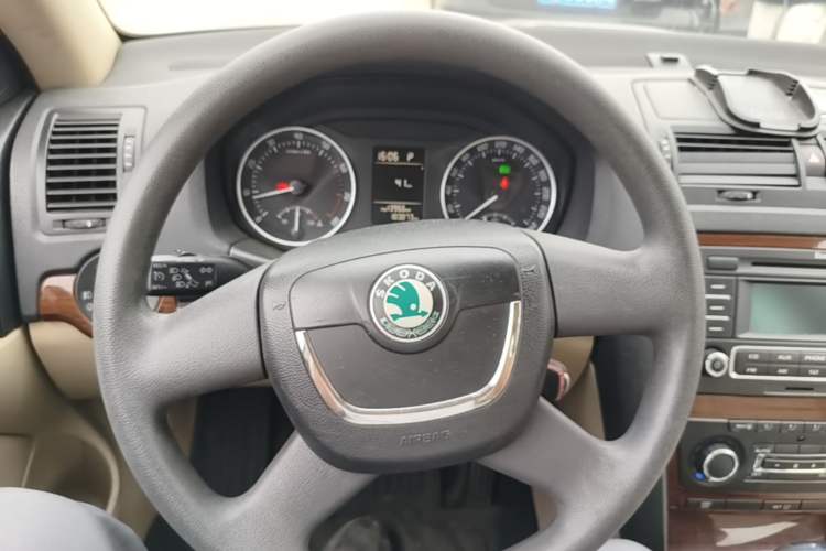 Used Skoda Octavia 2013 1.6L Automatic Yijun Edition Odometer Close Up