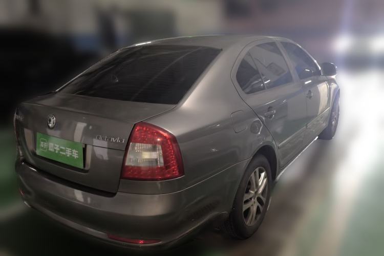 Used Skoda Octavia 2013 1.6L Automatic Yijun Edition Rear Right 45 Deg