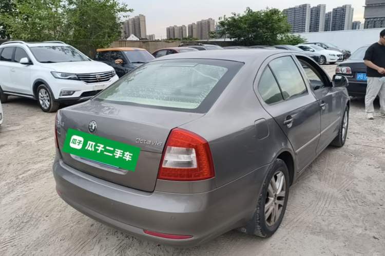 Used Skoda Octavia 2013 1.6L Automatic Yijun Edition Rear Right 45 Deg