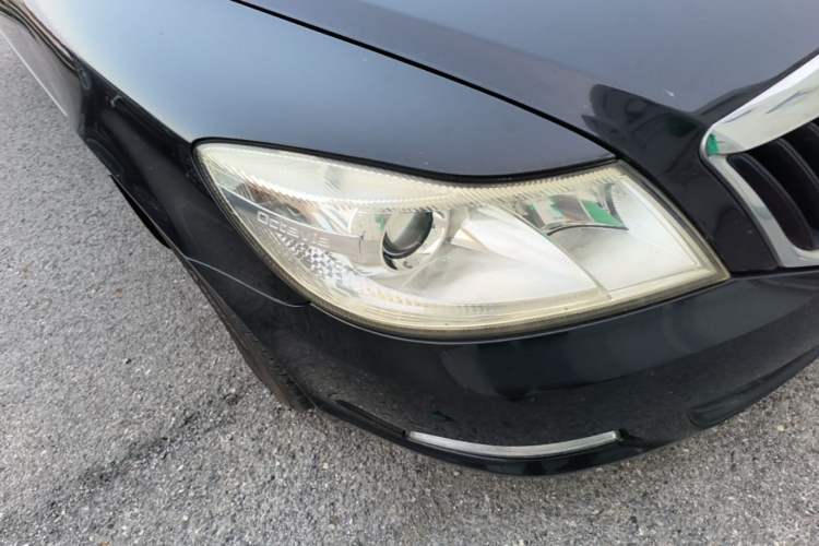 Used Skoda Octavia 2013 1.6L Automatic Elegance Edition Right Front Headlight