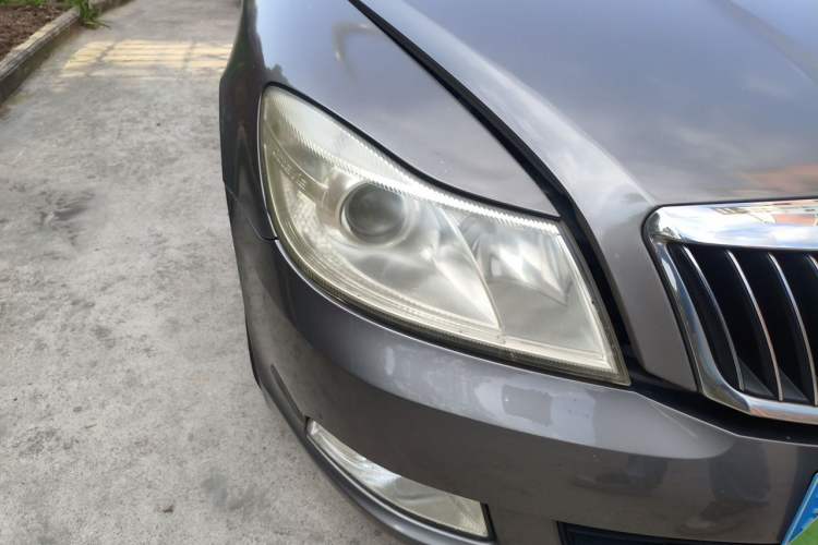 Used Skoda Octavia 2013 1.6L Manual Yijun Edition Right Front Headlight
