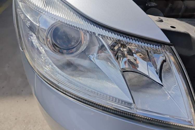 Used Skoda Octavia 2013 1.6L Manual Yijie Edition Right Front Headlight