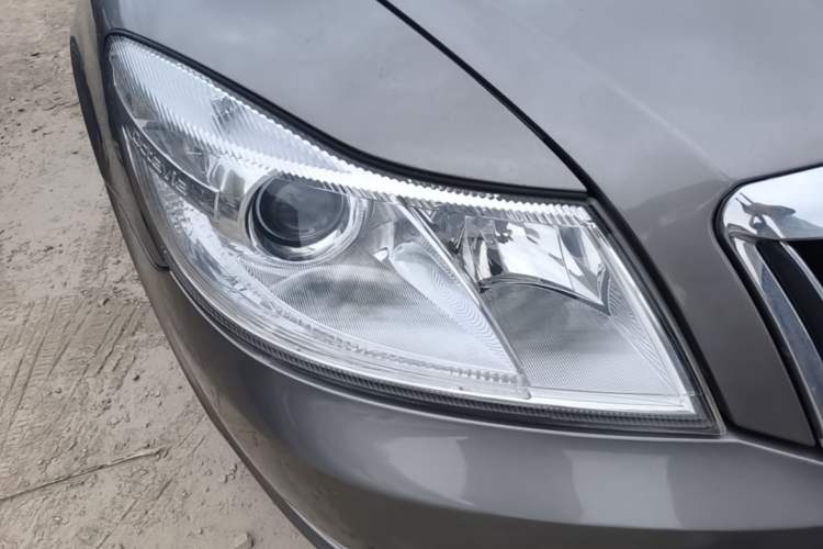 Used Skoda Octavia 2013 1.6L Automatic Yijun Edition Right Front Headlight
