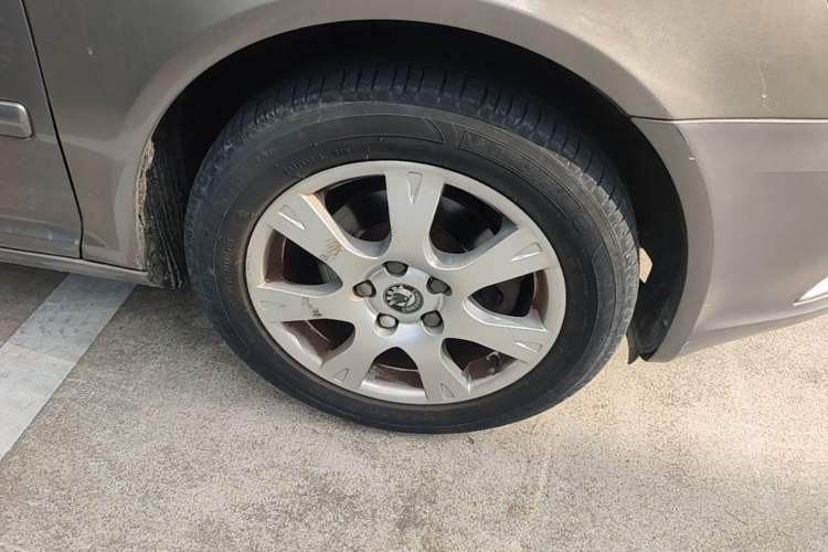 Used Skoda Octavia 2013 1.6L Automatic Yijie Edition Right Front Wheel Hub