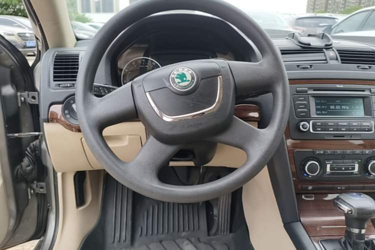 Used Skoda Octavia 2013 1.6L Automatic Yijun Edition Steering Wheel