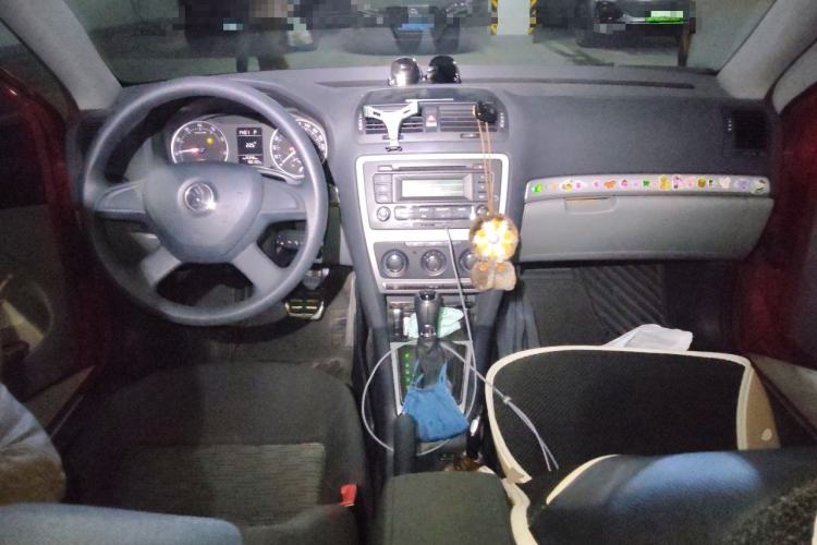 Used Skoda Octavia 2013 1.6L Automatic Yijie Edition Center Console