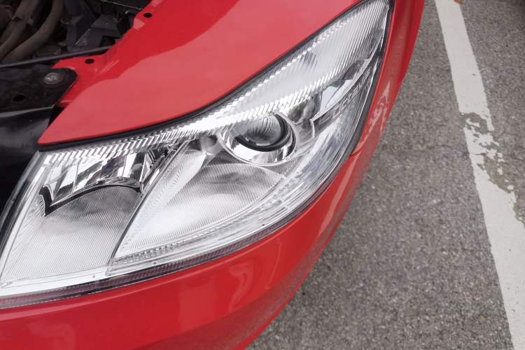 Used Skoda Octavia 2013 1.6L Automatic Yijun Edition Engine Bay Left