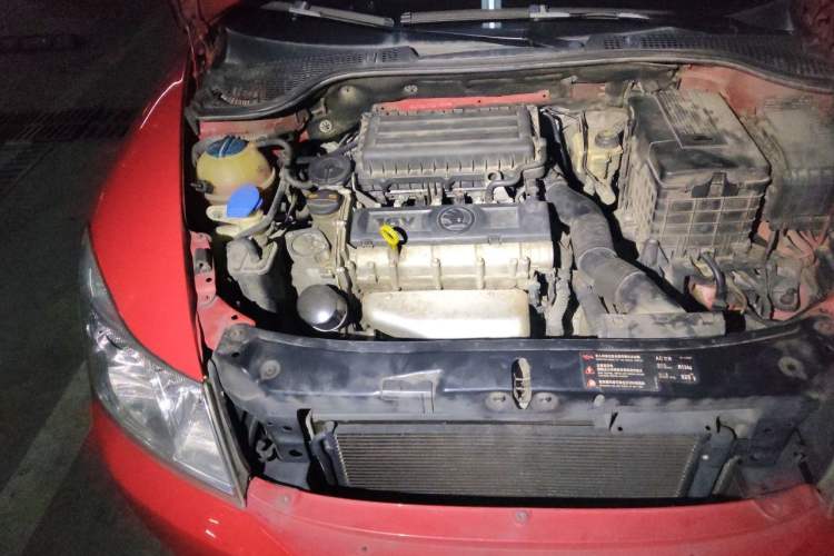Used Skoda Octavia 2013 1.6L Automatic Yijie Edition Engine Bay Right
