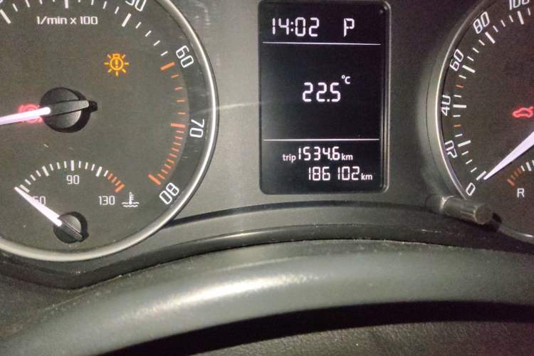 Used Skoda Octavia 2013 1.6L Automatic Yijie Edition Odometer Close Up