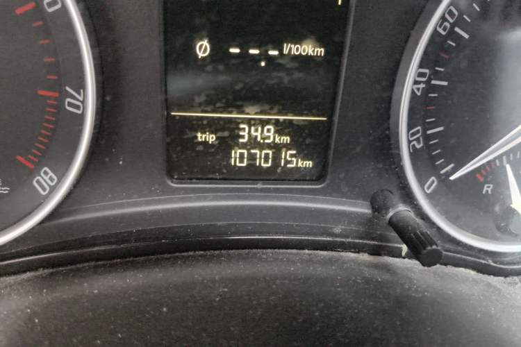 Used Skoda Octavia 2013 1.6L Automatic Elegance Edition Odometer Close Up