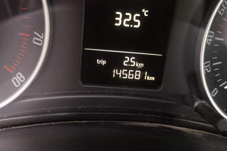 Used Skoda Octavia 2013 1.6L Automatic Yijun Edition Odometer Close Up