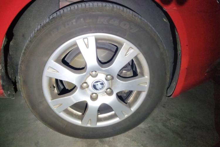 Used Skoda Octavia 2013 1.6L Automatic Yijie Edition Right Front Wheel Hub