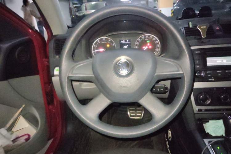 Used Skoda Octavia 2013 1.6L Automatic Yijie Edition Steering Wheel