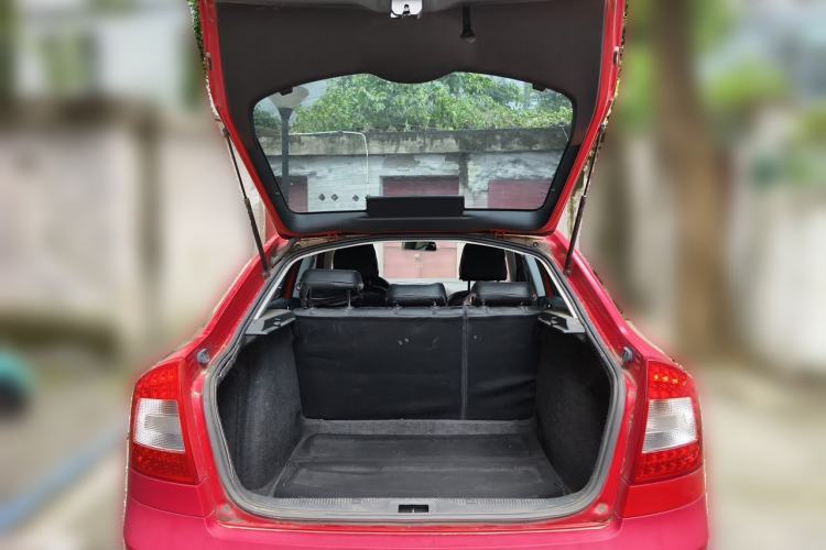 Used Skoda Octavia 2013 1.6L Automatic Elegance Edition Trunk