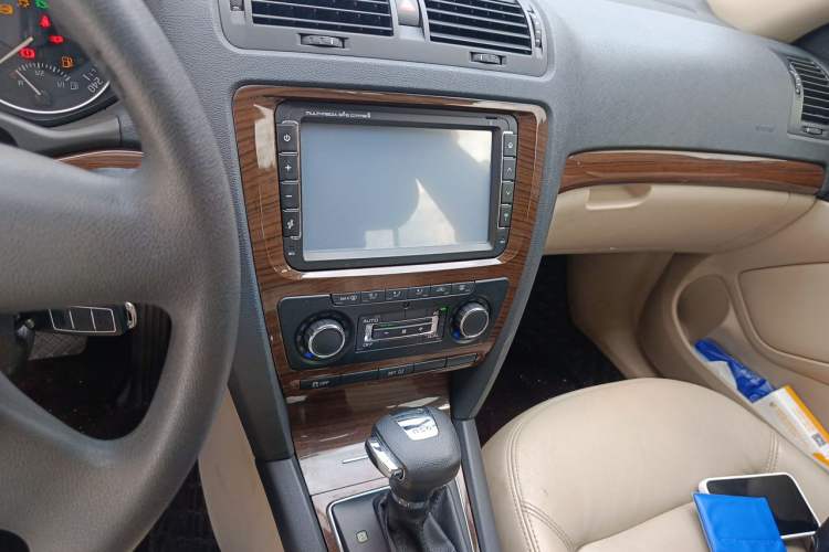Used Skoda Octavia 2013 1.4TSI DSG Yijun Edition Audio And AC Panel