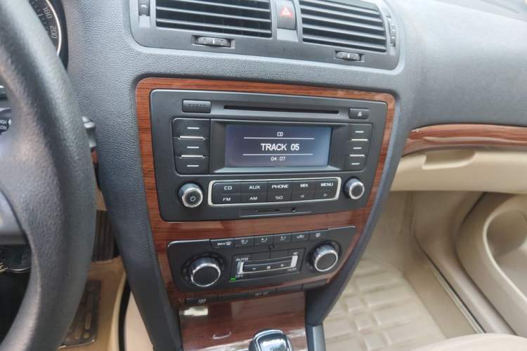 Used Skoda Octavia 2013 1.6L Automatic Yijun Edition Audio And AC Panel