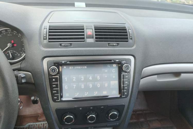 Used Skoda Octavia 2013 1.6L Manual Yijie Edition Audio And AC Panel