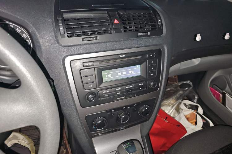Used Skoda Octavia 2013 2.0L Automatic Yijie Edition Audio And AC Panel