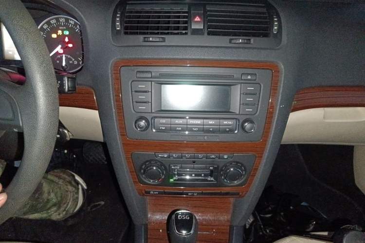 Used Skoda Octavia 2013 1.4TSI DSG Yijun Edition Audio And AC Panel