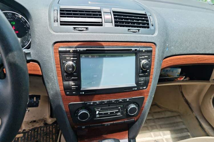Used Skoda Octavia 2013 1.6L Automatic Yijun Edition Audio And AC Panel