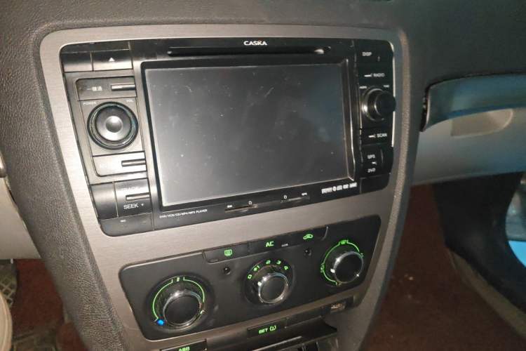 Used Skoda Octavia 2013 2.0L Automatic Yijie Edition Audio And AC Panel