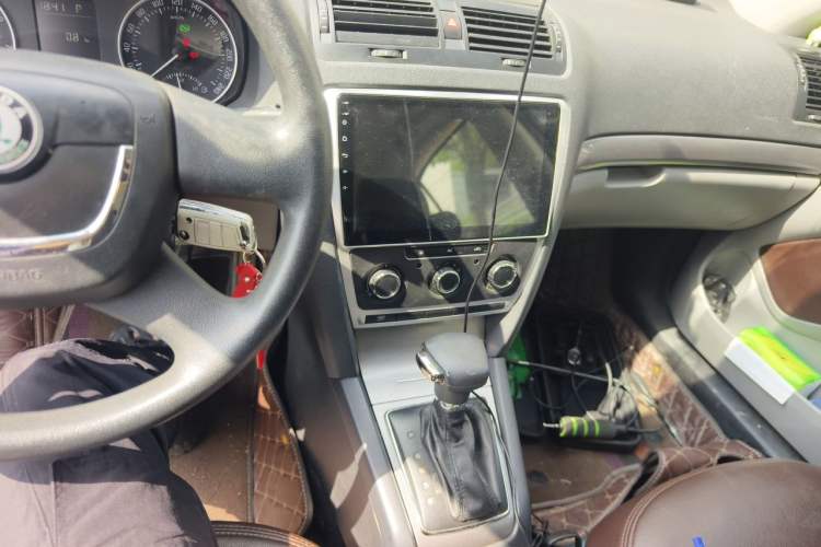 Used Skoda Octavia 2013 1.6L Automatic Elegance Edition Audio And AC Panel