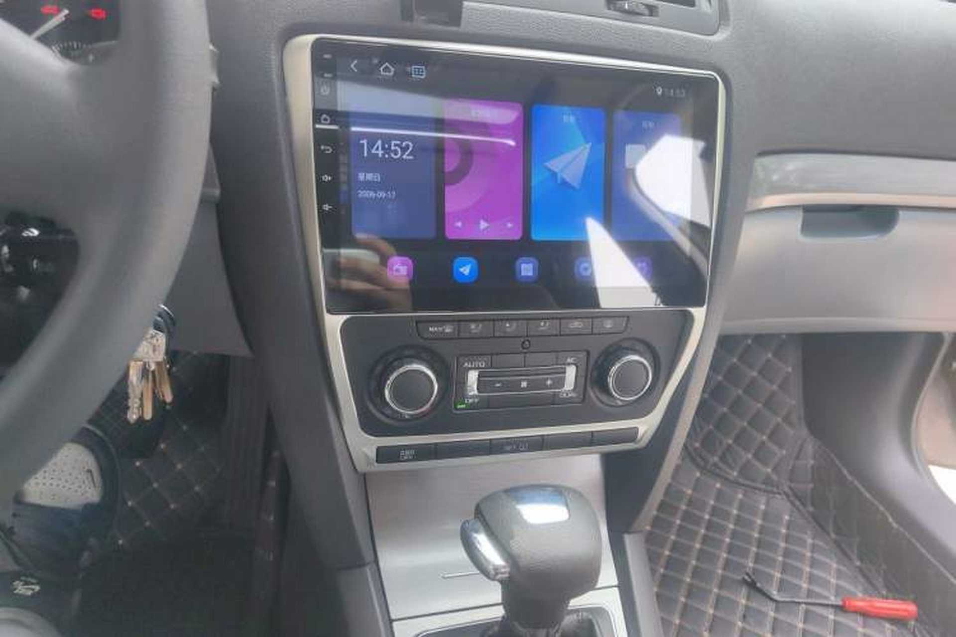 Used Skoda Octavia 2013 1.6L Automatic Yijun Edition Audio And AC Panel