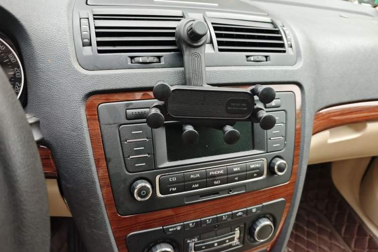Used Skoda Octavia 2013 1.6L Automatic Yijun Edition Audio And AC Panel
