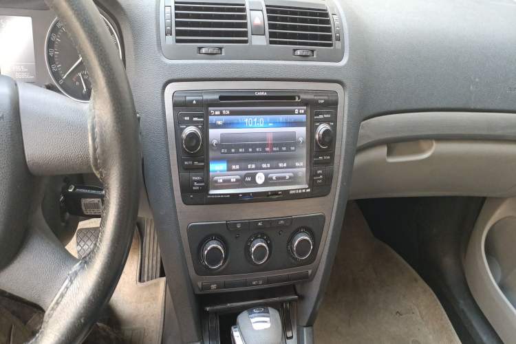 Used Skoda Octavia 2013 1.6L Automatic Yijie Edition Audio And AC Panel