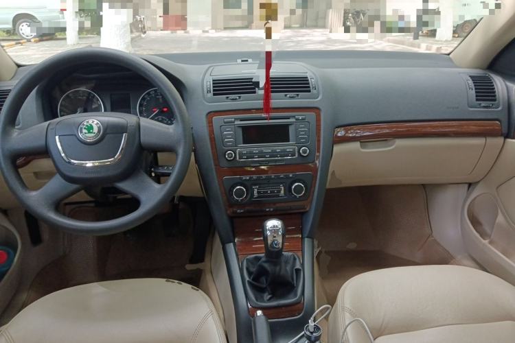 Used Skoda Octavia 2013 1.4TSI Manual Yijun Edition Center Console