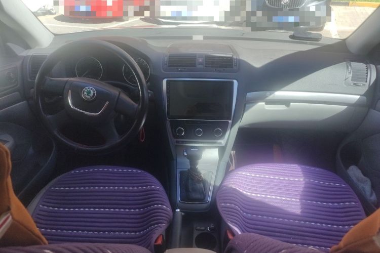Used Skoda Octavia 2013 1.6L Automatic Yijie Edition Center Console