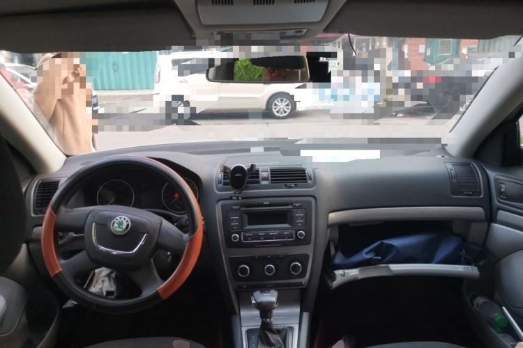 Used Skoda Octavia 2013 1.6L Automatic Yijie Edition Center Console