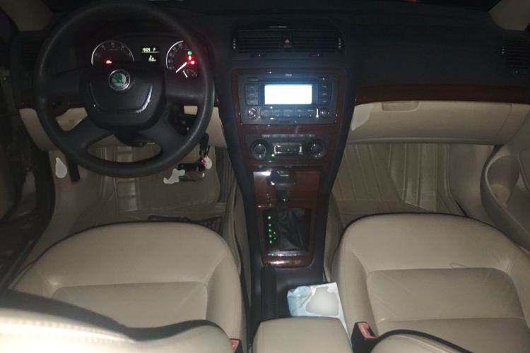 Used Skoda Octavia 2013 1.6L Automatic Yijun Edition Center Console