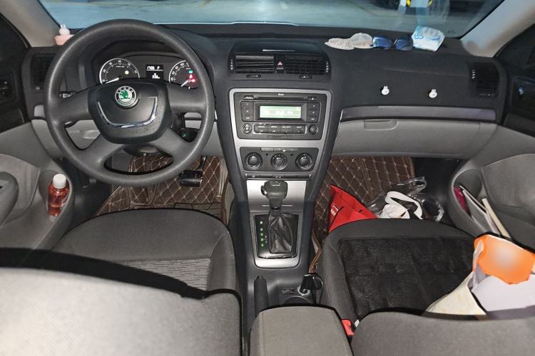 Used Skoda Octavia 2013 2.0L Automatic Yijie Edition Center Console