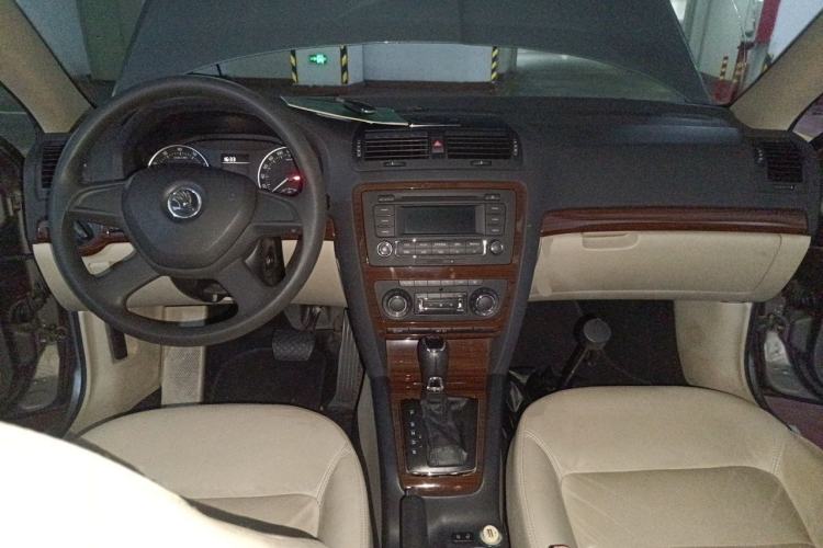 Used Skoda Octavia 2013 1.4TSI DSG Yijun Edition Center Console