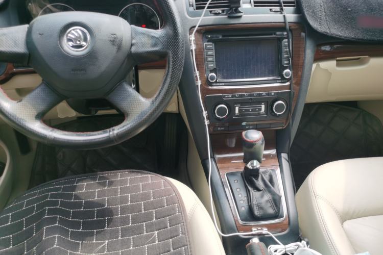 Used Skoda Octavia 2013 1.4TSI DSG Yijun Edition Center Console
