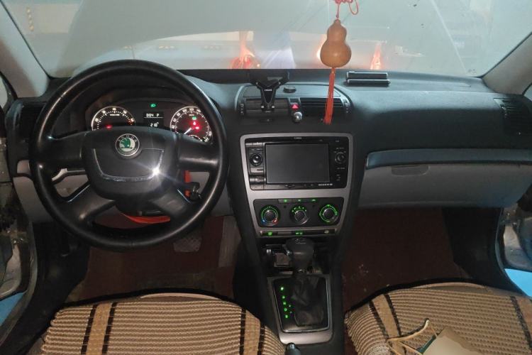 Used Skoda Octavia 2013 2.0L Automatic Yijie Edition Center Console