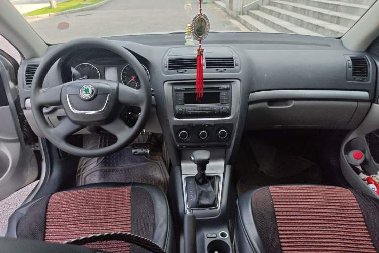 Used Skoda Octavia 2013 2.0L Automatic Yijie Edition Center Console