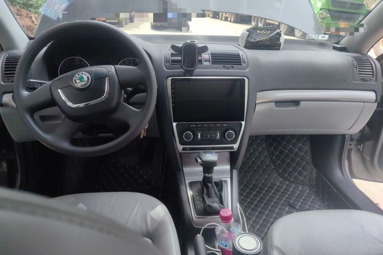 Used Skoda Octavia 2013 1.6L Automatic Yijun Edition Center Console