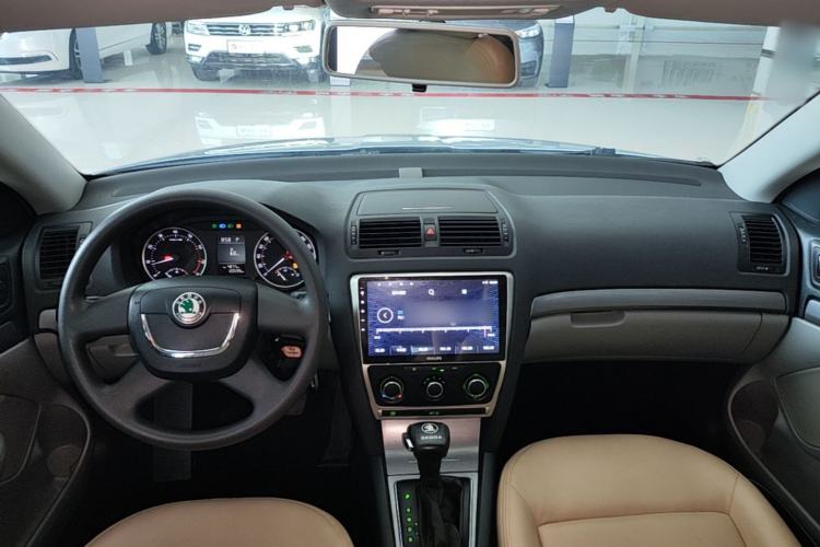 Used Skoda Octavia 2013 2.0L Automatic Yijie Edition Center Console