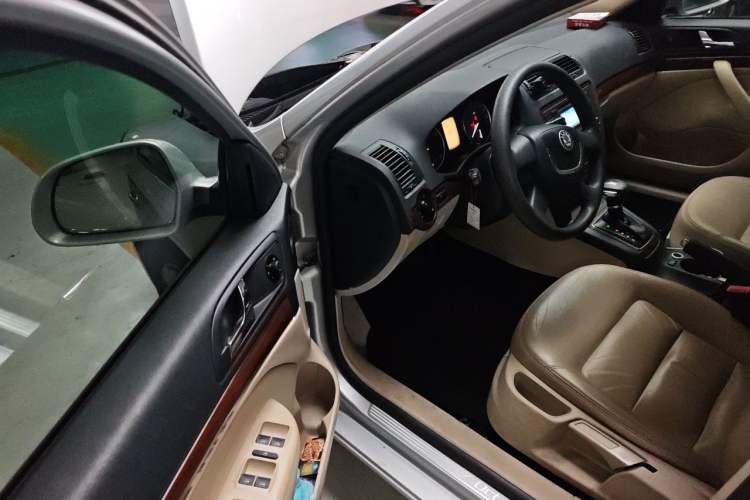 Used Skoda Octavia 2013 1.6L Automatic Yijun Edition Driver Seat