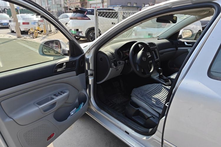 Used Skoda Octavia 2013 1.6L Automatic Yijun Edition Driver Seat