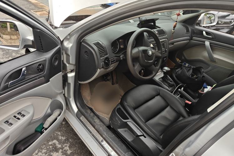 Used Skoda Octavia 2013 1.6L Automatic Yijie Edition Driver Seat