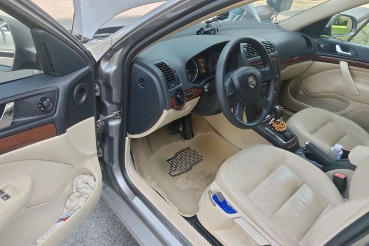 Used Skoda Octavia 2013 1.6L Automatic Yijun Edition Driver Seat