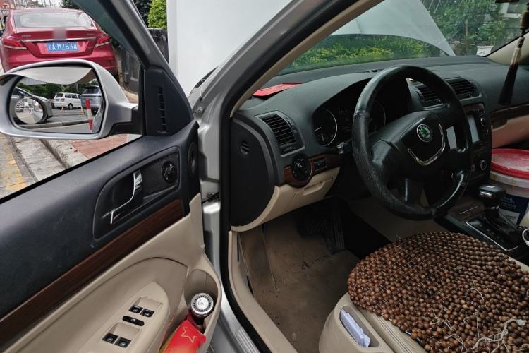 Used Skoda Octavia 2013 1.6L Automatic Yijun Edition Driver Seat