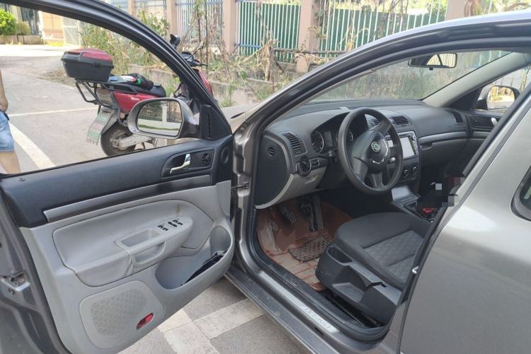 Used Skoda Octavia 2013 1.6L Manual Yijie Edition Driver Seat