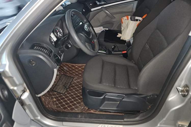 Used Skoda Octavia 2013 2.0L Automatic Yijie Edition Driver Seat