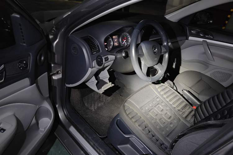 Used Skoda Octavia 2013 1.6L Automatic Yijie Edition Driver Seat